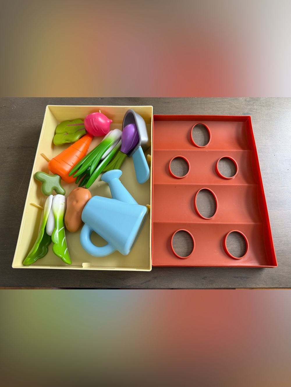Crescent Toy Garden Playset Vegetable Harvest w/ Watering Can & Scoop 3+ 2024 - Picture 7 of 9